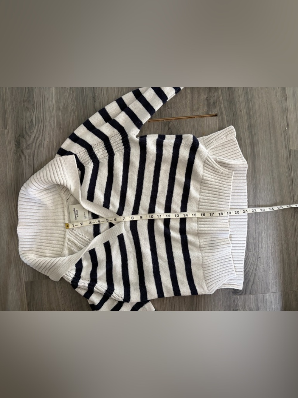 Abercrombie & Fitch White and Navy Striped V-Neck Sweater - Picture 7 of 7